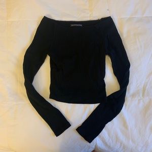 brandy melville long sleeve t-shirt